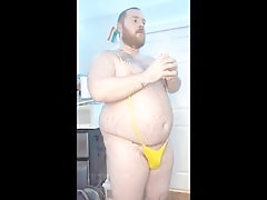 Big piggy Yatted Zaddy chugs and shakes his huge backside