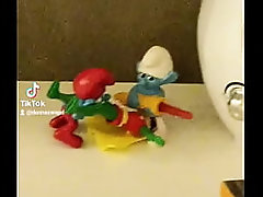 Robin safado traindo Batman com dupla de smurfs dotados