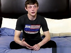 Bisexual twink Ricky Boxer jerks off his cock for a living