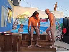 aquela pega&ccedil_&atilde_o a 3 na piscina