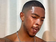 Fui a putinha dos tr&ecirc_s safados fizeram revezamento de C&uacute_ e uma Dupla DP no meu C&uacute_ e finalizaram gozando em mim (VIDEO 