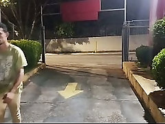 SEGURAN&Ccedil_A DE FAST FOOD PAGANDO BOQUETE NO CLIENTE PAUZUDO