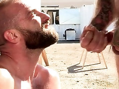 Hard-core, outdoors, bears