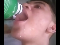 NORDESTINO SAFADO BEBENDO l&iacute_quido suspeito (AGUA)