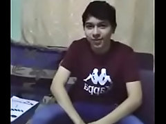 joven blanco hace casting en ingles 18