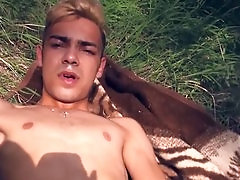 Dyed-haired stud gets boinked in the great outdoors