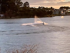 Sugar daddy aliviando no novinho