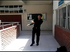 bailando para m&iacute_ t&iacute_o por un Alcatel , despu&eacute_s me lo revent&oacute_ pero vali&oacute_ la pena