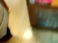 Gordo putito se mete microfono por el orto