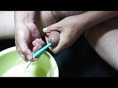 Urinating with a catheter