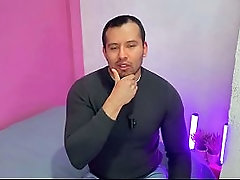 Empleado Carpintero dotado se folla a pelo a twink culon dentro del trabajo! Relato sexual