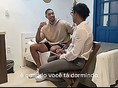 PACIENTE E MEDICO TRANSANDO NUM TESAO DENTRO DO CONSULTORIO