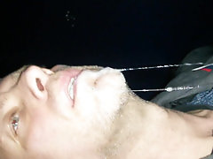 Cumshot  vom Monsterschwanz von 25 cm am Glory Hole