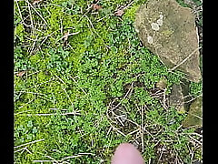 Belle ejac dans la nature