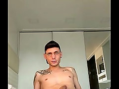 Bati umas punheta para todos os que querem me dar o cu e gozei gostoso provei do meu pr&oacute_prio leite