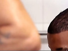 Novinho safado trai seu parceiro com favelado dotado / Naughty young man cheats on his partner with a gifted slum