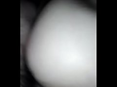 Jovencito caliente montando a maduro